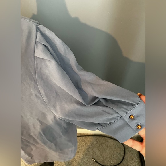 Beautiful blouse with gold detailing - Picture 3 of 5